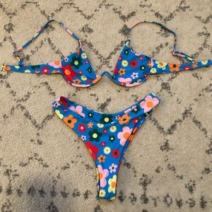 SHEIN (NWOT) - Bikini size small (fits like a XS)